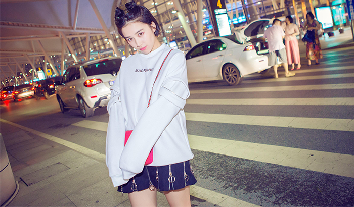 阚清子机场街拍曝光 尽显鬼马精灵范儿