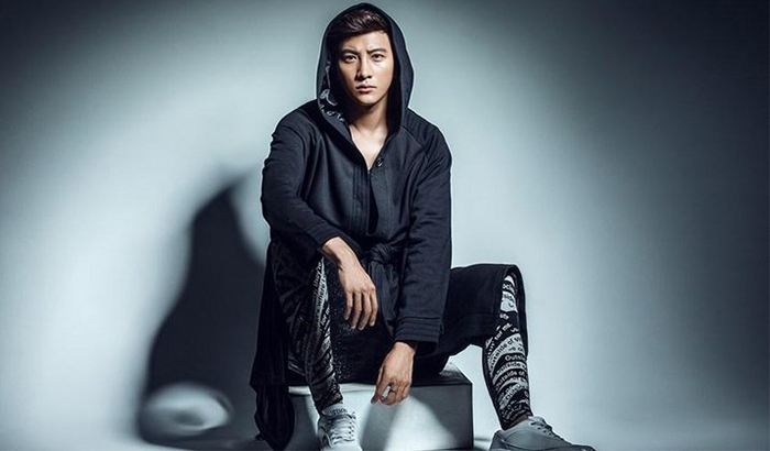 主持人大左运动系写真 百变风格诠释双面性格