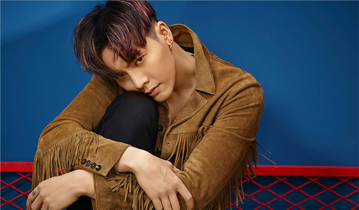 陈伟霆最新杂志封面图片 痞帅气质眼神深邃撩人