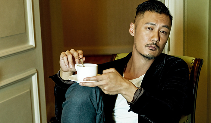 余文乐杂志封面大片 酷感造型尽显熟男魅力