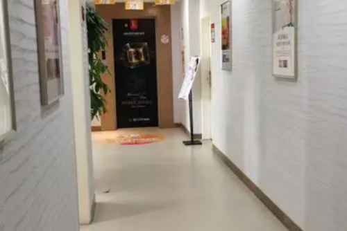 上海清沁医疗美容门诊部玻尿酸丰泪沟费用价位普遍是2900元起