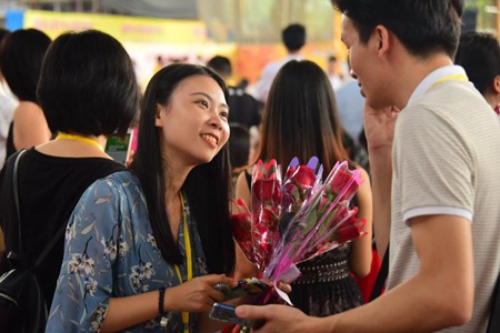 催婚无止境，女孩子再不嫁就没人要了!(三招教你怼回去)