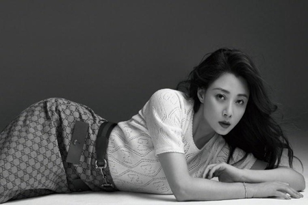 殷桃最新近况介绍 穿镂空吊带裙秀身材