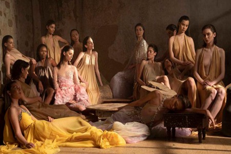 艾利·萨博2022秋冬系列 彰显女性优雅高贵气质