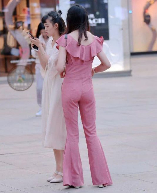 异性交往，女人3种“撒娇大法”，最让男人无法抗拒，死心塌地