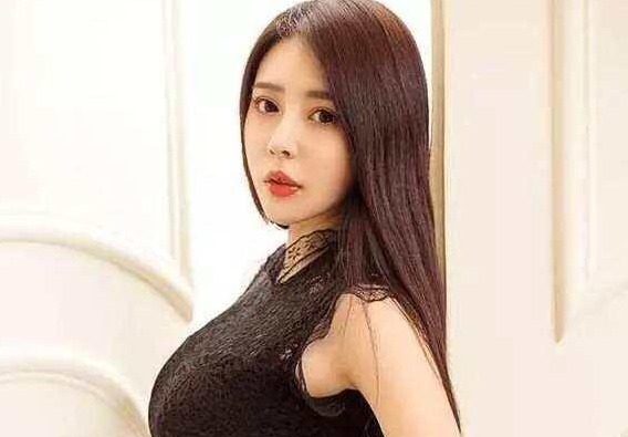 女人对你动了情, 八成会给你以下几个信号, 要懂得。