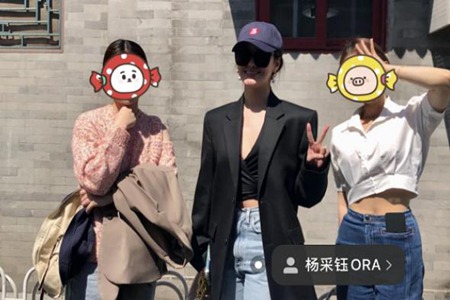 杨采钰最新街拍介绍 深V内搭大秀性感小蛮腰