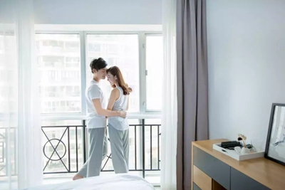 你觉得多大年龄开始过性生活合适？