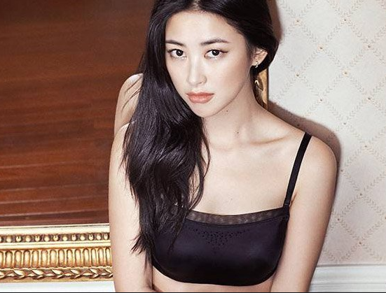 与全球著名富二代恋爱，连续8年入选世界百美，她有何