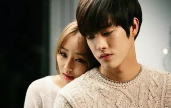 聪明女性从不做这些“掉价”的事情，让异性相处更加得体和自信